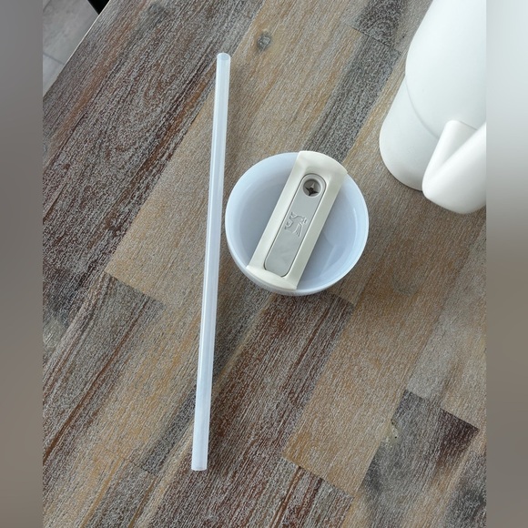 Stanley Cream Quencher Cup 40 oz Water Bottle Straw - Picture 9 of 9